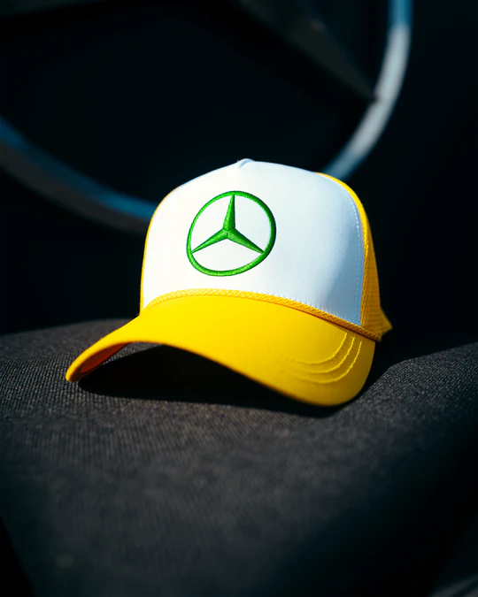 Casquette F1 Mercedes AMG Petronas Lewis Hamilton Brésil 2024 – Imprimé Jaune/vert, Logos Brodés, Polyester, Ajustable – Édition Spéciale